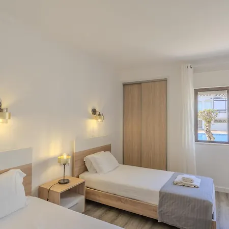 #022 T2 Velamar By Holidays