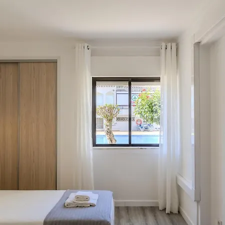 #022 T2 Velamar By Holidays